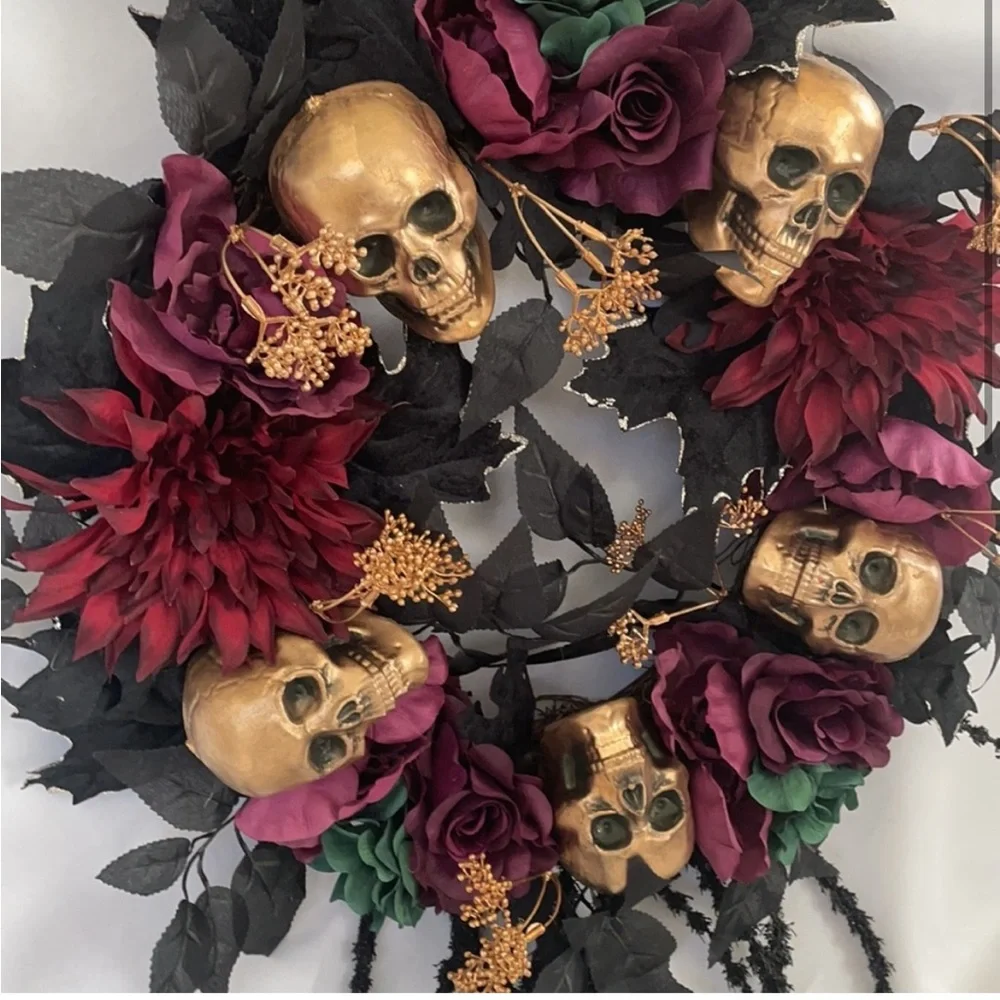 NWT Gothic Wreath